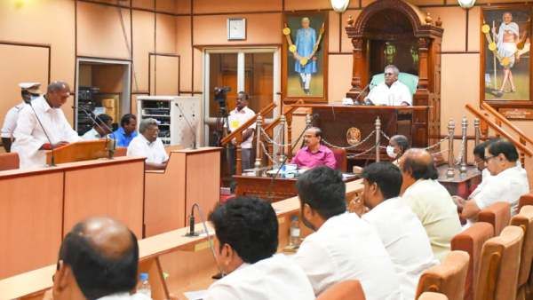 புதுச்சேரி பட்ஜெட்... இல்லத்தரசிகளுக்கு மாதம் ரூ.1000..மாணவர்களுக்கு இலவச லேப்டாப் -ரங்கசாமி அதிரடி