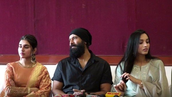 கோவையில் கோப்ரா.. கிரிக்கெட்டை விட நல்லா நடிக்கிறாருப்பா! இர்பான் பதானை புகழ்ந்து தள்ளிய ’சீயான்’