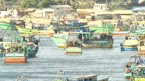 தொடரும் இலங்கையின் அத்துமீறல்.. வேலைநிறுத்தத்தில் மீனவர்கள்.. கடலுக்கு செல்லாமல் 1,300 படகுகள்!