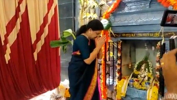 விநாயகர் சென்டிமென்ட்! எம்ஜிஆர், ஜெயலலிதா பாதையில்.. ஓராண்டு கழித்து போயஸ் தோட்டம் சென்ற சசிகலா