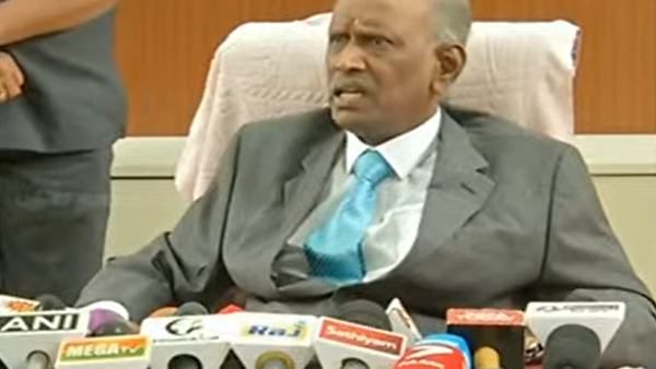 ஏதும் மர்மம் இருக்கா? குரோர்பதில கேக்குற 20வது கேள்விய கேக்குறீங்களே! அசைந்து கொடுக்காத ஆறுமுகசாமி!