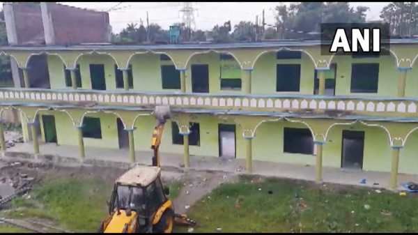 அஸ்ஸாம்:அல்கொய்தாவுக்கு ஆட் சேர்ப்பு- மேலும் ஒரு மதராசா புல்டோசர் மூலம் இடிப்பு