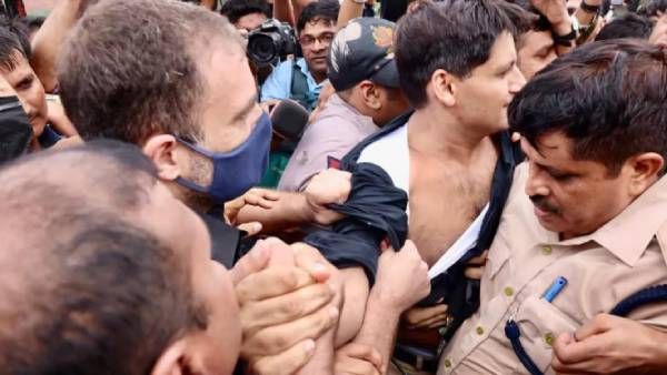 ராகுல்தான் காங். நிர்வாகி சட்டையை கிழித்தார்! ஆதாரம் என கூறி பாஜக வெளியிட்ட ஃபோட்டோ! பரபரப்பு