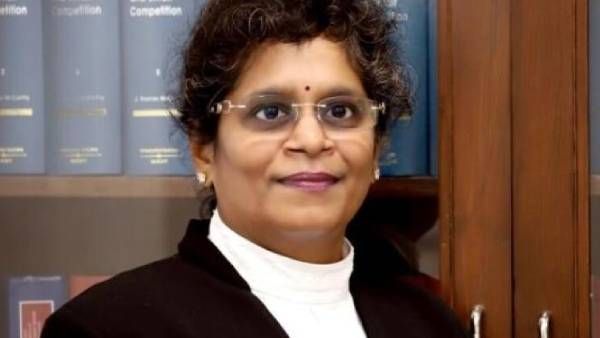 பெண்களை மதிக்க மனுநீதி கற்றுத்தருகிறது.. இந்திய பெண்கள் அதிர்ஷ்டசாலிகள்.. டெல்லி பெண் நீதிபதி பேச்சு