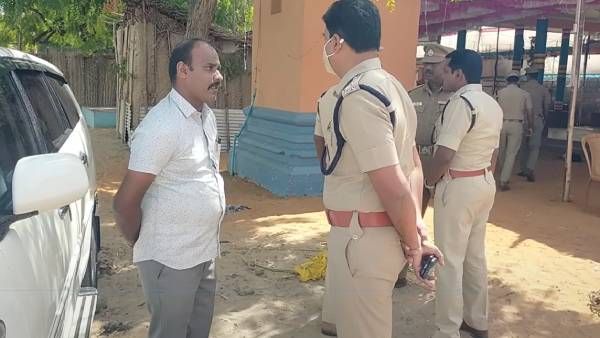 கோவில் திருவிழாவில் இருதரப்பினர் மோதல் - பெட்ரோல் குண்டு வீச்சால் பதற்றம் - போலீஸ் குவிப்பு!