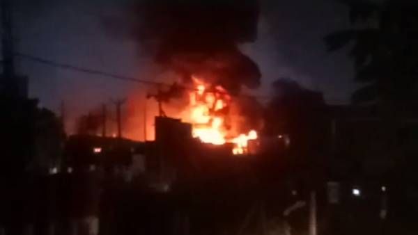 சென்னையில் வானகரத்தில் நள்ளிரவில் பற்றிய தீ; கோடிக்கணக்கான ரூபாய் பொருட்கள் நாசம்