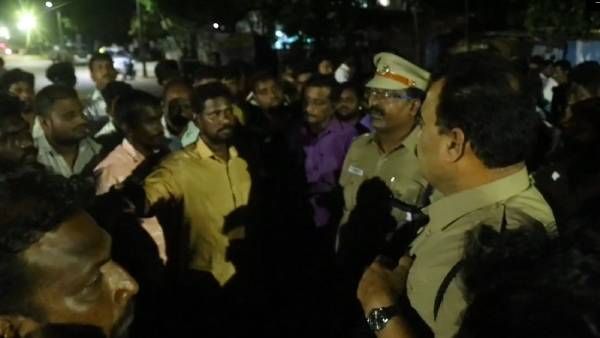 வேளாங்கண்ணியில் பதற்றம்.. வெட்டிக்கொலை செய்யப்பட்ட பைனான்சியர்.. போலீஸ் குவிப்பு.. என்ன நடந்தது?