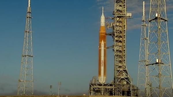 நிலவுக்கு செல்லும் நாசாவின் ஆர்ட்டெமிஸ் ராக்கெட்டில் திடீர் கோளாறு.. கடைசி நேரத்தில் திட்டம் ரத்து!