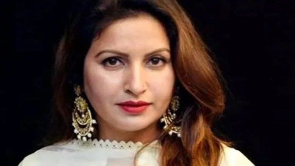 கூல்டிரிங்க்ஸில் மயக்க மருந்து.. தள்ளாடிய சோனாலி போகத்.. தாங்கி பிடித்தது யார்?.. பகீர் வீடியோ!