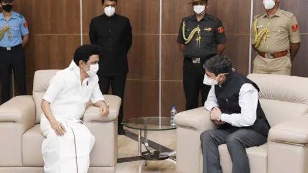 ட்விஸ்ட்.. டெல்லி ட்ரிப் எதிரொலி.. ஆளுநரை சந்தித்த மறுநாளே 