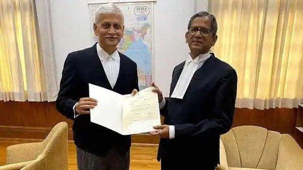 UU Lalit: உச்சநீதிமன்ற புதிய தலைமை நீதிபதியாக யு.யு.லலித் நியமனம்-74 நாட்கள் மட்டும் பதவி வகிப்பார்!