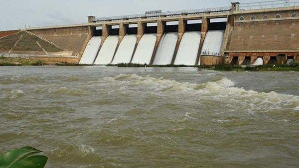 வைகை அணையில் 4,000 கனஅடி தண்ணீர் திறப்பு.. 5 மாவட்ட மக்களுக்கு வெள்ள அபாய எச்சரிக்கை!