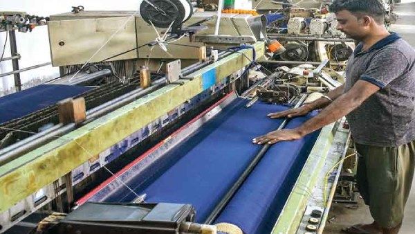 மின் கட்டண உயர்வு. .திருப்பூரில் விசைத்தறி உரிமையாளர்கள் வேலை நிறுத்த போராட்டம்