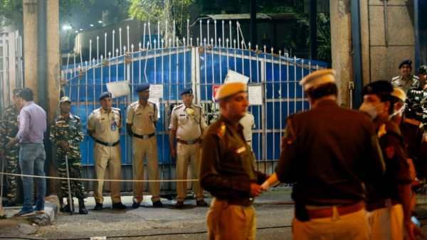 சிறைக்குள்ளேயே மனைவியுடன் 