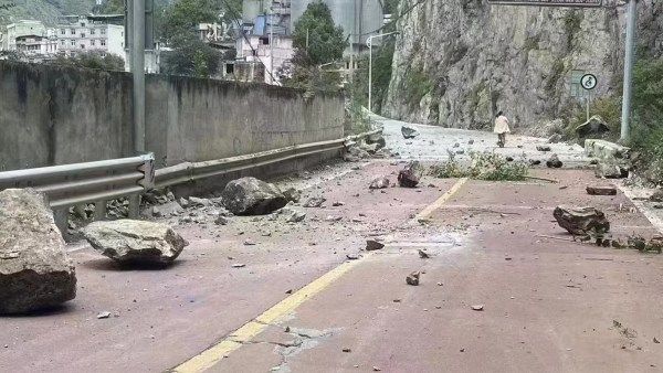 2013க்கு பிறகு சீனாவில் சக்தி வாய்ந்த நிலநடுக்கம்.. 7 பேர் வரை பலி.. மீட்புப் பணிகள் தீவிரம்