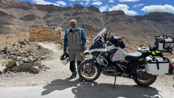 என்ன சொல்றீங்க.. லடாக் டிரிப் போன அஜித் பைக்கிற்கு இன்சூரன்ஸ் இல்லையா.. கிளம்பிய புதிய சர்ச்சை