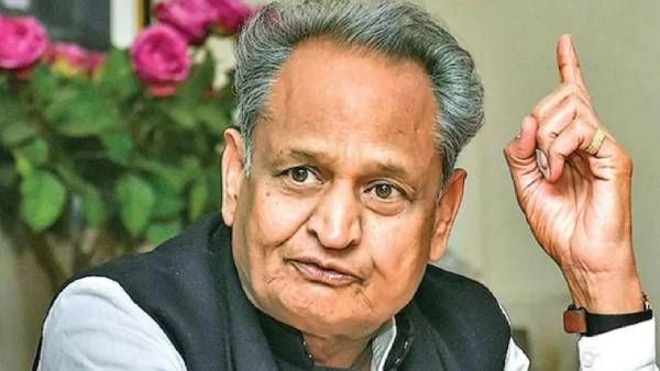 காங். தலைவர் பதவி போட்டியில் இருந்து விலகினார் அசோக் கெலாட்!முதல்வராக நீடிப்பது குறித்தும் சந்தேகம்?