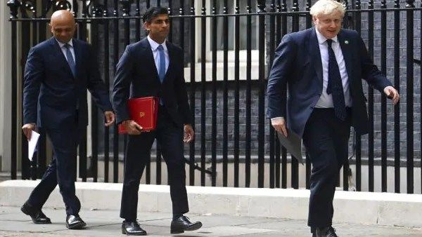 விறுவிறு ஓட்டுப்பதிவு.. பிரிட்டன் பிரதமராகும் லிஸ் ட்ரஸ்.. இந்திய வம்சாவளி ரிஷிசுனக்கிற்கு பின்னடைவு