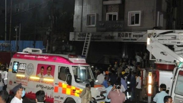 தெலங்கானா மாநிலம் செகந்திராபாத்தில் தீ: 8 பேர் பலி