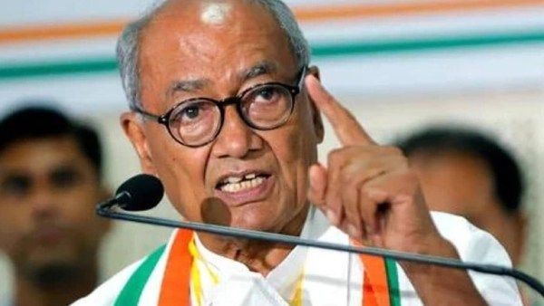 அடுத்த திருப்பம்.. காங்கிரஸ் தலைவர் போட்டியில் திக்விஜய் சிங்.. கேரளாவில் இருந்து டெல்லி விரைந்தார்