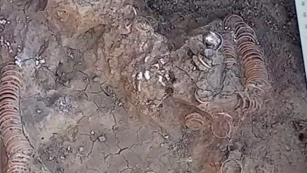 உடல் முழுக்க தங்க நகைகளுடன் 6,500 ஆண்டுகளுக்கு முன்பு புதைக்கப்பட்ட பெண்! அதிர்ந்துபோன ஆய்வாளர்கள்