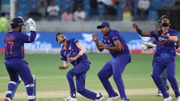 என்னது இது? அப்படியே அண்ணாந்து பார்த்த அஸ்வின்! அதிர்ச்சியான சாஹல்! மைதானத்தில் நடந்த பரபர சம்பவம்