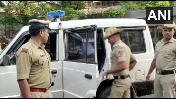 பிஎப்ஐ-க்கு நெருக்கடி: 8 மாநிலங்களில் என்.ஐ.ஏ.ரெய்டு.. இன்றும் 100-க்கும் மேற்பட்டோர் அதிரடி கைது!