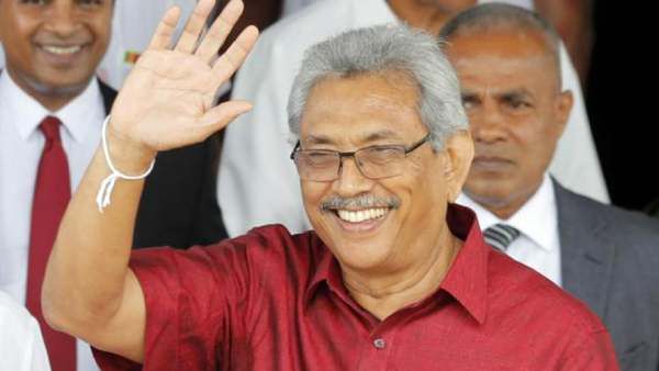 ஒரு வழியாக நள்ளிரவில்.. இலங்கை திரும்பிய முன்னாள் அதிபர் கோத்தபய ராஜபக்ச! மாலை அணிவித்து வரவேற்பு