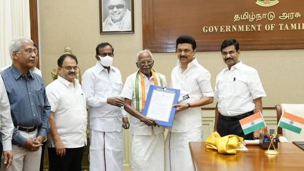 தமிழிசை சவுந்தரராஜன் தந்தை குமரி அனந்தனுக்கு கிடைத்த கவுரவம்! புது வீடு வழங்கிய முதல்வர் ஸ்டாலின்!