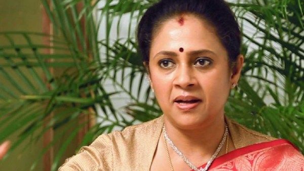 நடிப்பை விட்டு விலகிய லட்சுமி ராமகிருஷ்ணன்...காரணம் அந்த நடிகை தானா..!! பிரச்சனை பெருசு தான் போல