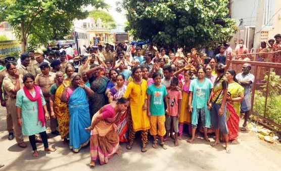 ”போராடிய மக்கள் வெளியேற்றம்” ஏரியை ஆக்கிரமித்து கட்டிய 86 வீடுகள் இடிப்பு.. காஞ்சியில் பரபரப்பு!