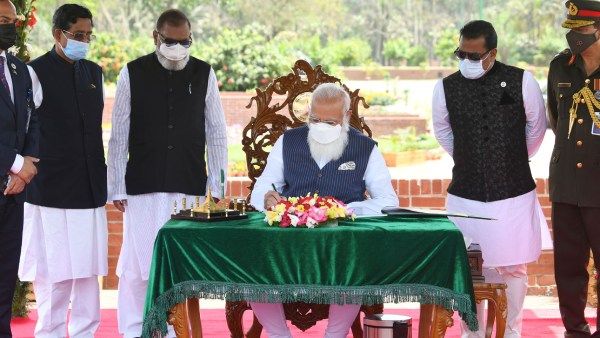 வங்கதேச விடுதலைப் போருக்கு ஆதரவாக மோடி சிறைக்கு சென்றாரா? ஆவணம் இல்லை என கைவிரித்த பிரதமர் அலுவலகம்!