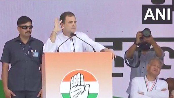 ”மோடி அரசின் திட்டங்கள் அவர்களுக்கு மட்டும்தான்” காங்கிரஸ் போராட்டத்தில் புட்டுபுட்டு வைத்த ராகுல்!