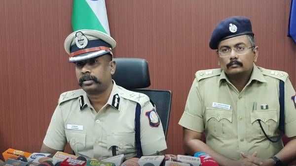 ஈரோடு பாஜக பிரமுகர் கடையில் டீசல் பாக்கெட் வீச்சு.. எஸ்டிபிஐ நிர்வாகி உள்பட 4 பேர் கைது.. ஐஜி தகவல்