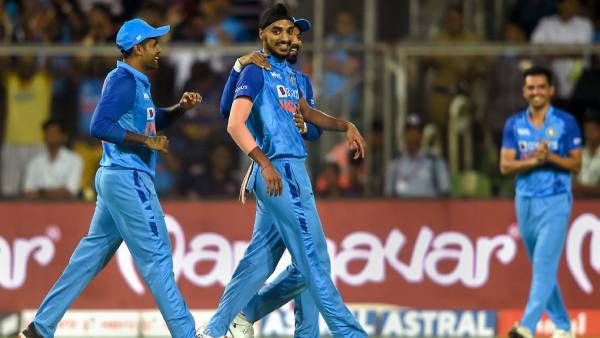 மதவெறியர்களுக்கு “நோஸ் கட்”.. பந்தால் பதம் பார்த்த அர்ஷ்தீப் - ஒரே ஓவரில் தெ.ஆவை சரித்த ‘சிங்’கம்