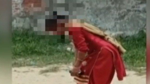 என்ன இது.. ஒரு மாதிரி நிற்கிறாங்களே! நடுரோட்டில் தள்ளாடிய இளம்பெண்.. போதையில் மிதக்கும் பஞ்சாப்