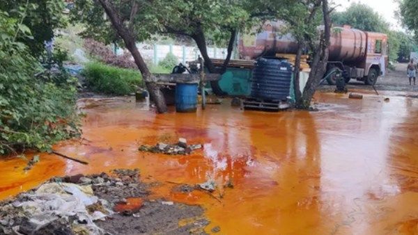 பைப் உடைந்து கசிந்த எண்ணெய்.. இதுவரை 50 பீப்பாய் அகற்றம்.. எண்ணெயில் மிதக்கும் காசிமேடு