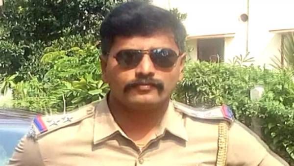 கீழ இறங்கு.. மனைவியை இறக்கிவிட்டுவிட்டு.. காரில் 