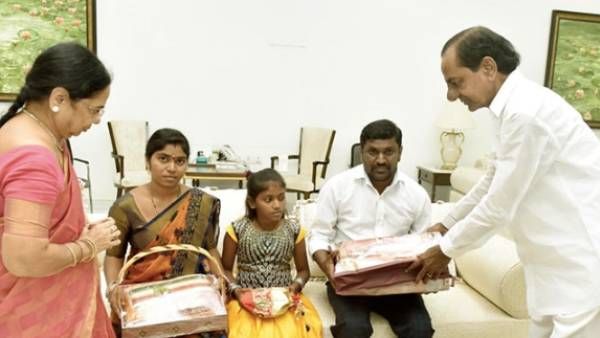 9 ஆண்டு.. பெயரின்றி வளர்ந்த சிறுமி.. தெலுங்கானா முதல்வர் கேசிஆருக்காக காத்திருந்த தம்பதி! நெகிழ்ச்சி