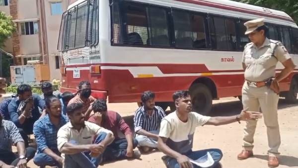 விடுதலை செய்யுங்கள்.. திருச்சி சிறப்பு முகாம் கைதிகள் திடீர் தர்ணா.. நீதிமன்றத்தில் பரபரப்பு