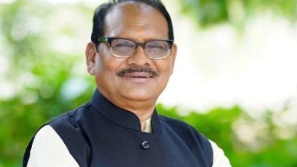 மோசமான சாலைகளால் விபத்து குறையும்.. மது குடித்தால் நல்லது தான்..சத்தீஸ்கர் அமைச்சரின் அடடே விளக்கம்