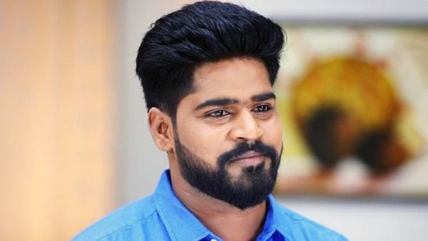 அப்பாவான மகிழ்ச்சியில் செம்பருத்தி சீரியல் கதாநாயகன் வெளியிட்ட பதிவு.. கவிதைகளில் வழியும் பாசம்.!!