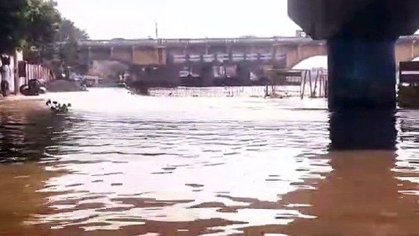 காவிரி, வைகையில் பெருகிய வெள்ளம்..மூழ்கிய தரைப்பாலங்கள்..போக்குவரத்து துண்டிப்பு