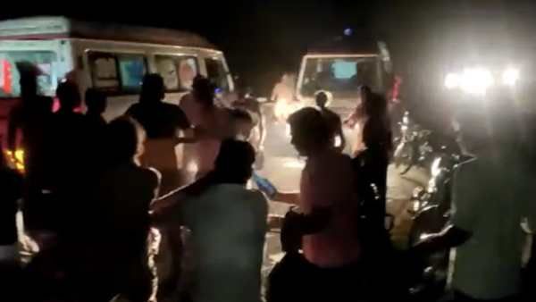 ஒரு மணி நேரத்தில் 31 பேர் பலி.. உ.பியில் அடுத்தடுத்து ஏற்பட்ட சாலை விபத்துகள்.. பெரும் சோகம்