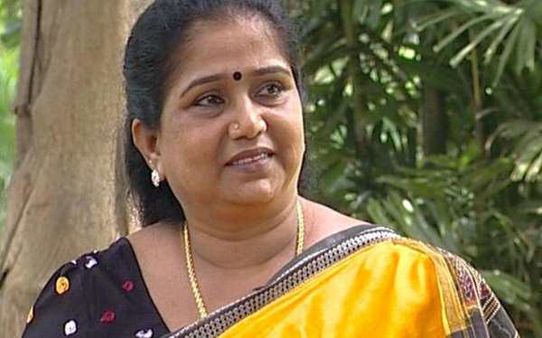 ஷாப்பிங் மாலில் கணவரின் கள்ளக்காதலி மீது தாக்குதல்.. முன்னாள் டிஜிபி திலகவதியின் மருமகள் கைது