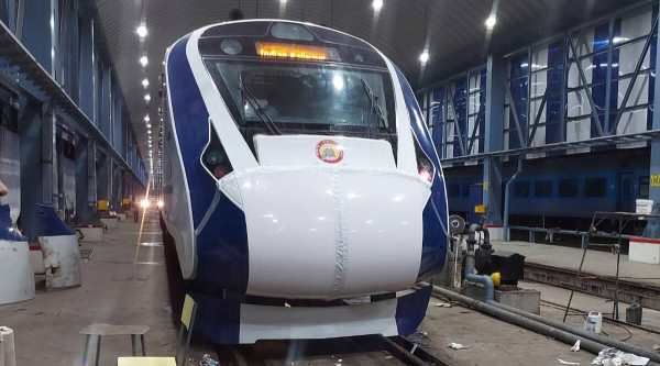 எருமை மாடு மீது மோதல்.. சேதமடைந்த வந்தே பாரத் ரயில்.. மாட்டு உரிமையாளர் மீது வழக்கு பதிவு