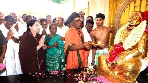 தவசி துண்டு இனி தவறாது.. ‘நிரந்தரமா’ சவுத் கேப்சர்.. எடப்பாடி டீமுக்கு ஷாக்.. மாஸ் காட்டிய ஓபிஎஸ்!