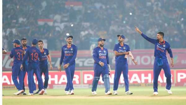 3 பேர் அவுட்.. 3 பேர் இன்.. இந்திய அணியை புரட்டி போடும் 