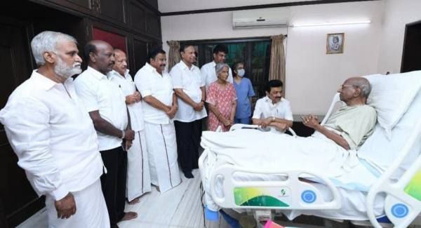 நாளுக்கு நாள் நலிந்து வரும் ஆற்காடு வீராசாமி! நேரில் சென்று நலம் விசாரித்த முதலமைச்சர் ஸ்டாலின்!