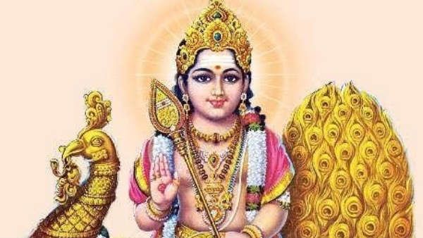 சூரசம்ஹாரத்திற்கு சிக்கலில் அன்னை பார்வதியிடம் வேல் வாங்கும் முருகன்..முகத்தில் பெருகிய வியர்வை